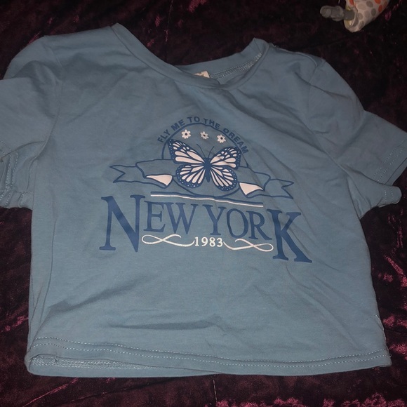 SHEIN Tops - I am selling this crop top I order offline because it is a small.